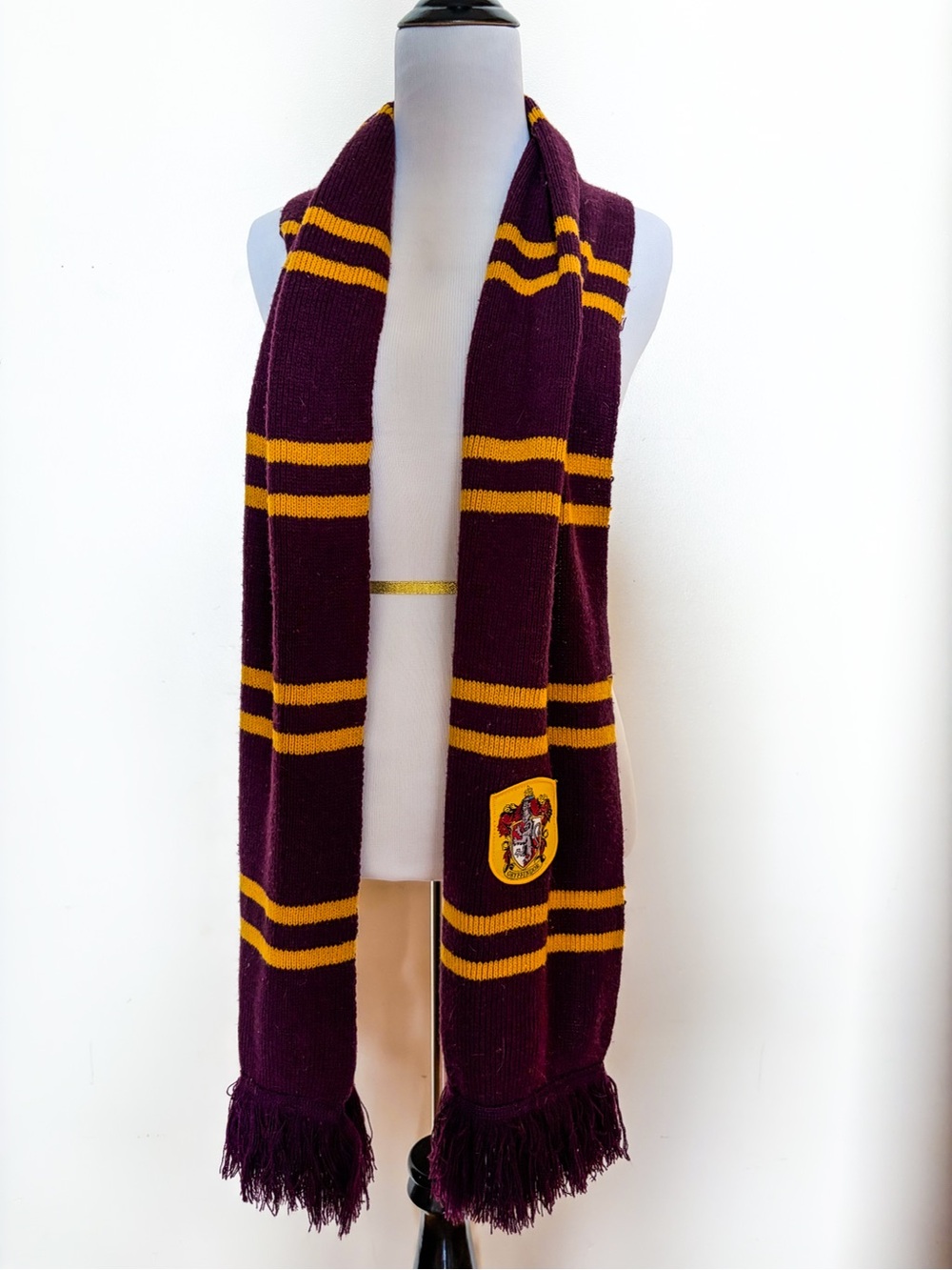 Harry Potter Shop Gryffindor Knitted Crest Scarf